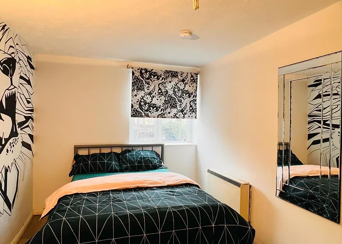 Charming 3-Bedroom, Bow, London