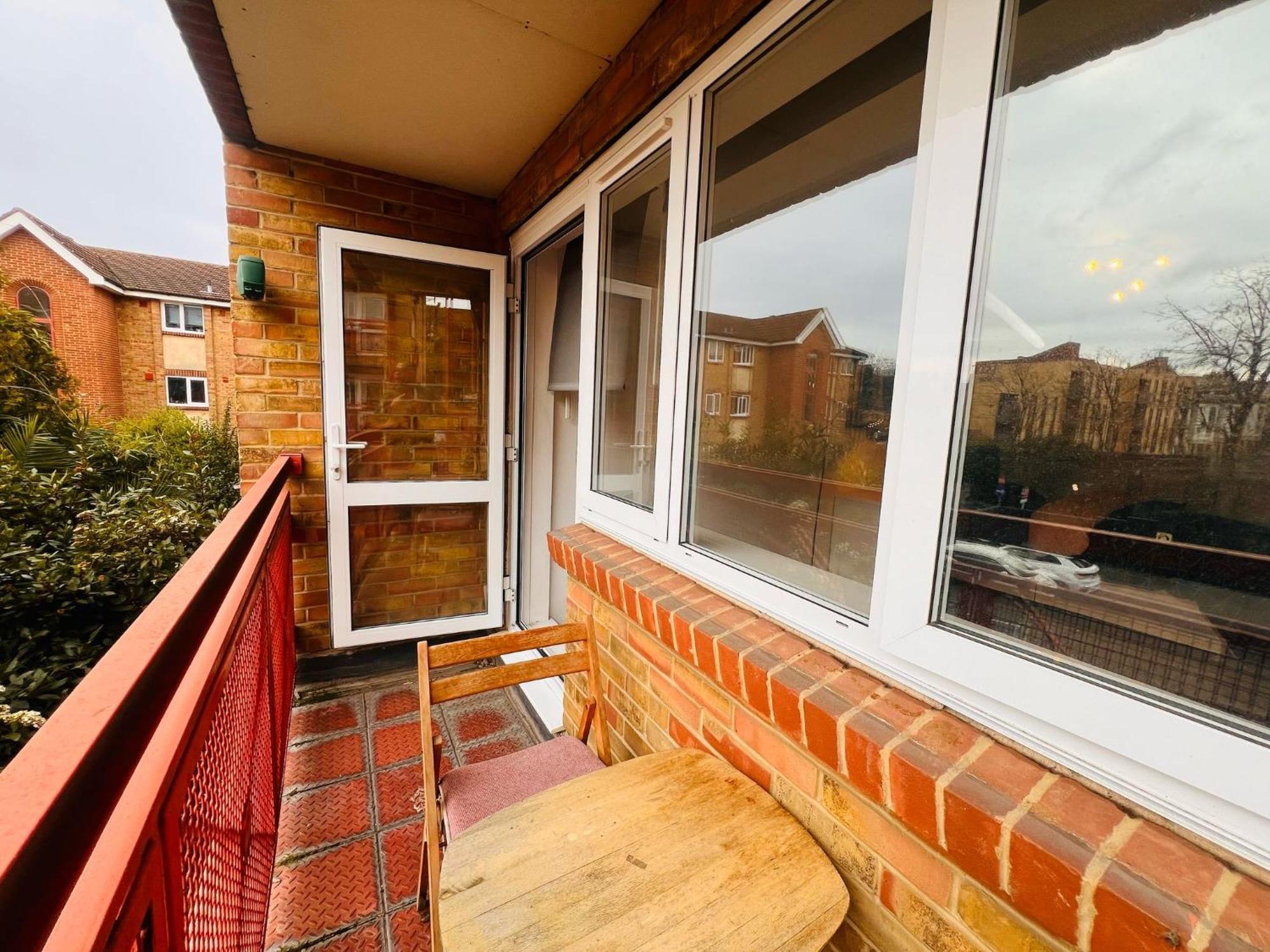 Charming 3-bedroom, Bow, * Londra