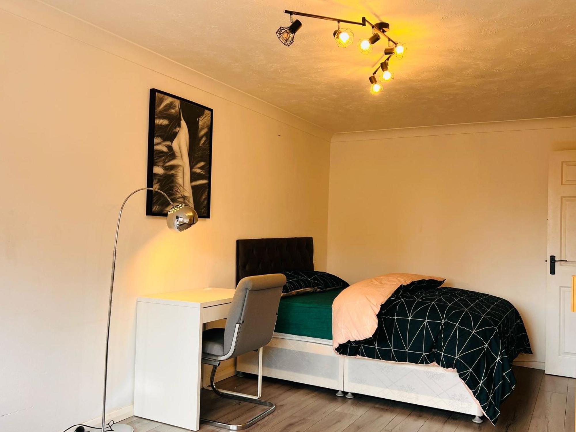 Appartamento Charming 3-bedroom, Bow, *