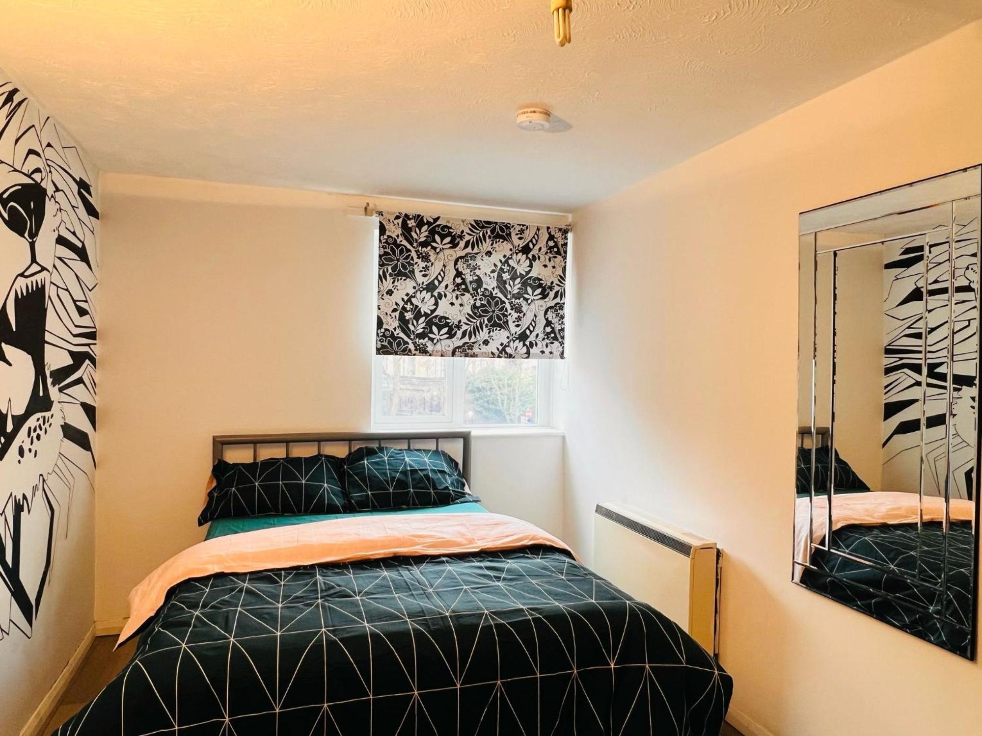 Charming 3-bedroom, Bow, Appartamento Londra