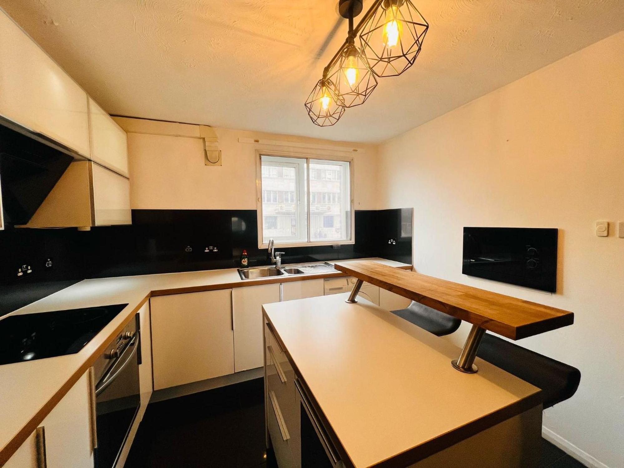 Charming 3-bedroom, Bow, Appartamento