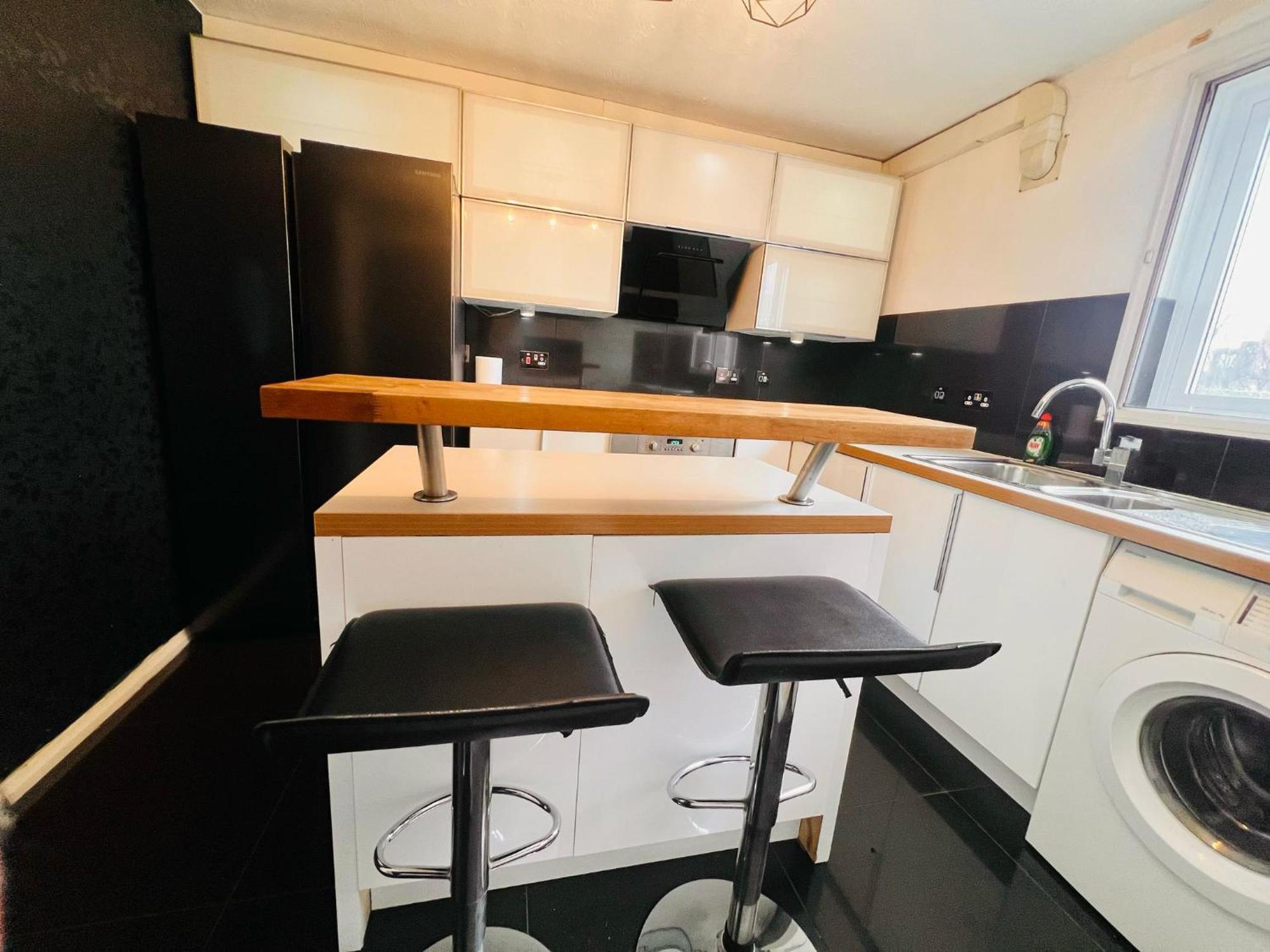 Charming 3-bedroom, Bow, Appartamento