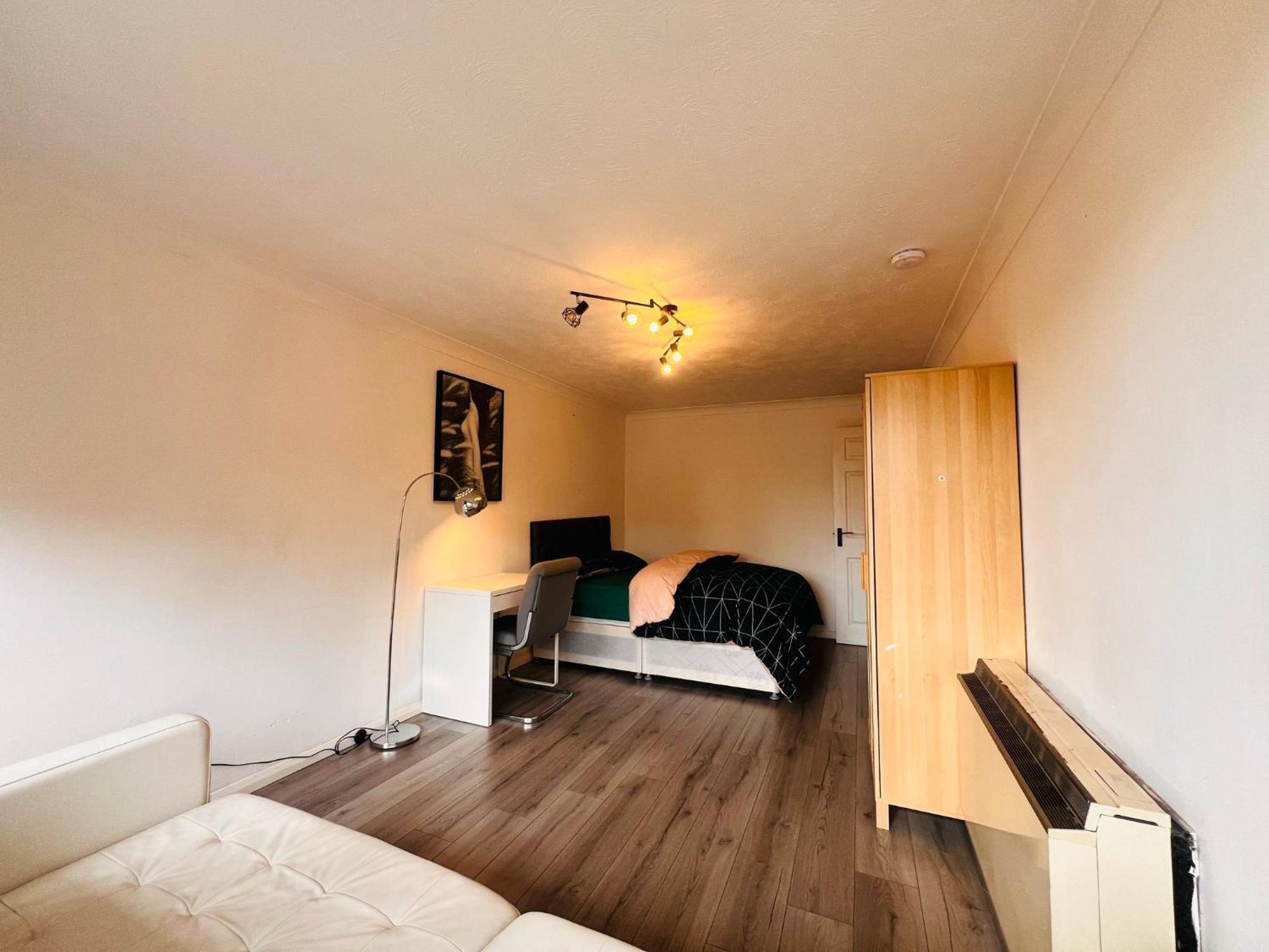Charming 3-bedroom, Bow, Appartamento Londra