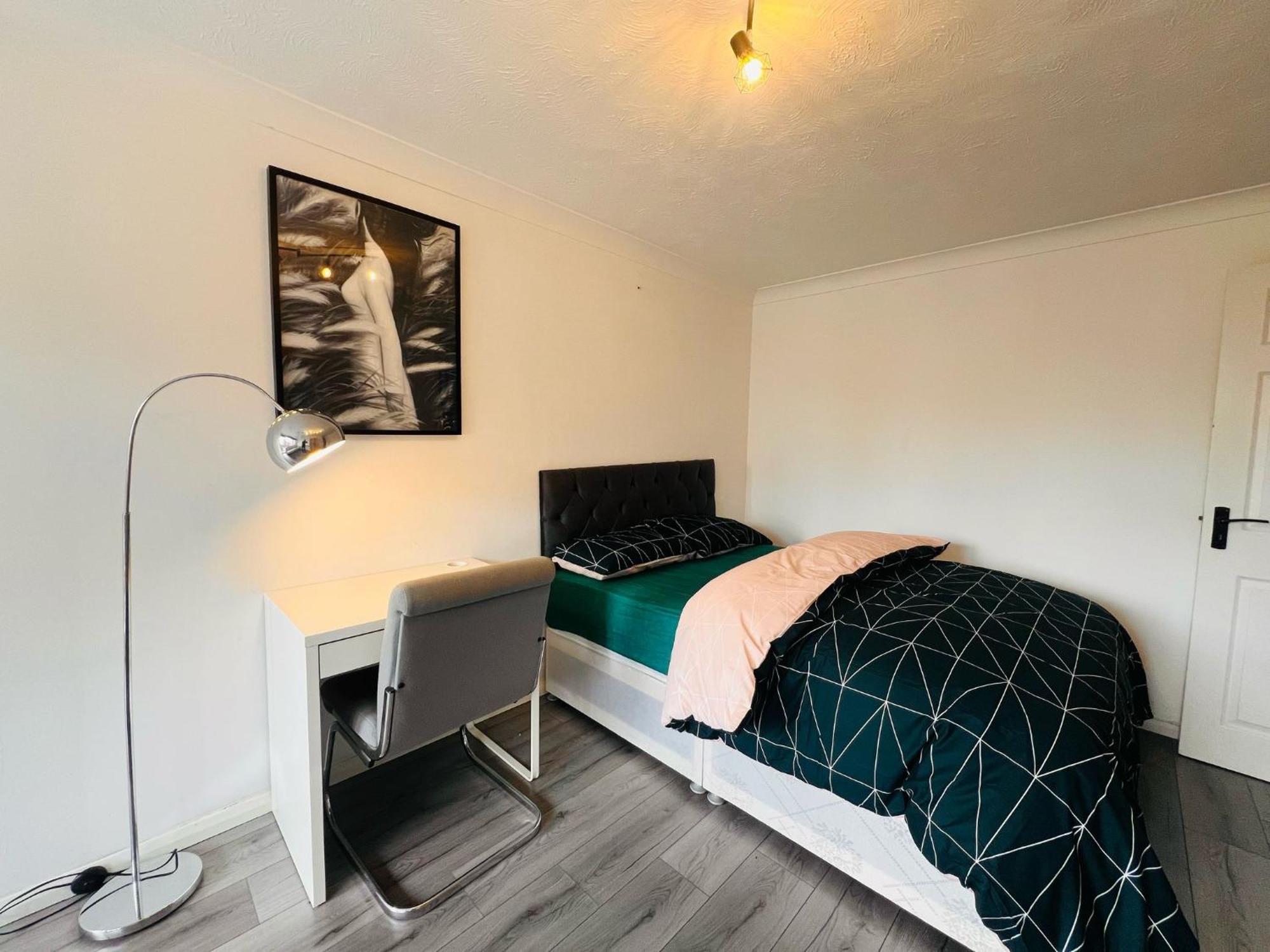 Apartment Charming 3-bedroom, Bow,